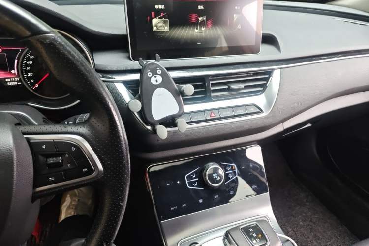 Used Hongqi H5 2022 Classic Model Facelift 1.5T DCT Qiyun Edition Audio And AC Panel