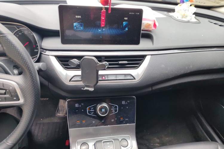 Used Hongqi H5 2022 Classic Model Facelift 1.5T DCT Qiyun Edition Audio And AC Panel