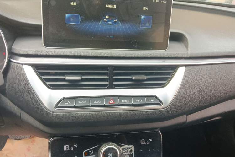 Used Hongqi H5 2022 Classic Model 1.5T DCT Flagship Edition Audio And AC Panel