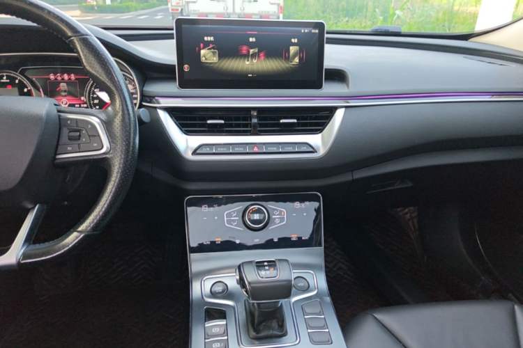 Used Hongqi H5 2022 Classic Model 1.5T DCT Flagship Edition Audio And AC Panel