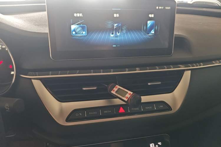 Used Hongqi H5 2022 Classic Model Facelift 1.5T DCT Qiyun Edition Audio And AC Panel