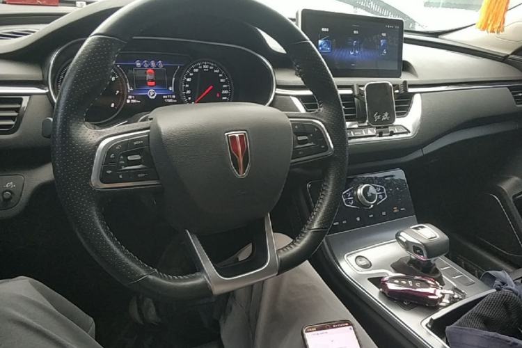 Used Hongqi H5 2022 Classic Model Facelift 1.5T DCT Qiyun Edition Center Console