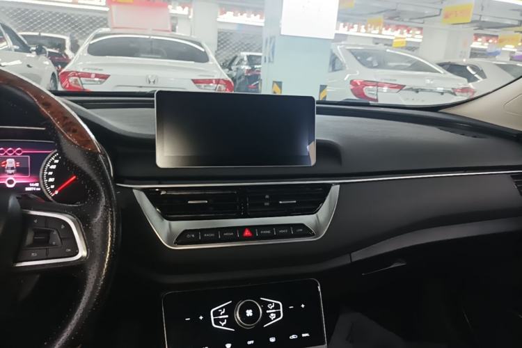 Used Hongqi H5 2022 Classic Model Facelift 1.5T DCT Qiyun Edition Center Console