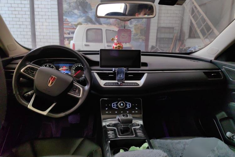 Used Hongqi H5 2022 Classic Model 1.8T Automatic Smart Connect Flagship Edition Center Console