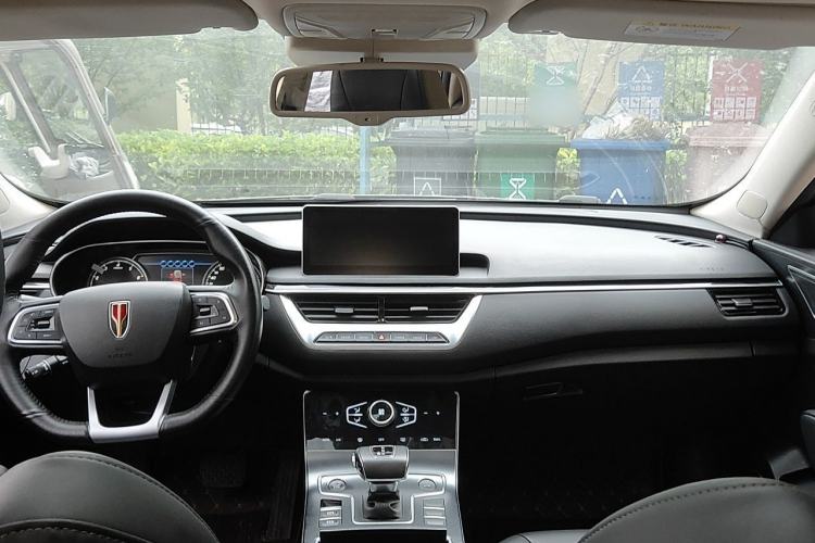 Used Hongqi H5 2022 Classic Model Facelift 1.8T Automatic Smart Connect Flagship Edition Center Console