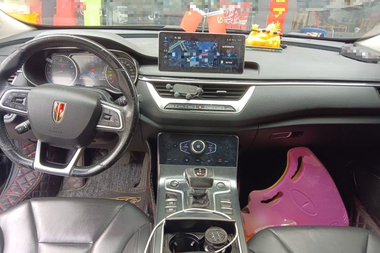Used Hongqi H5 2022 Classic Model 1.8T Automatic Smart Connect Flagship Edition Center Console