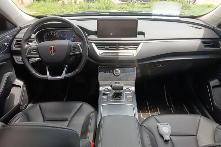 Used Hongqi H5 2022 Classic Model Facelift 1.8T Automatic Smart Connect Flagship Edition Center Console