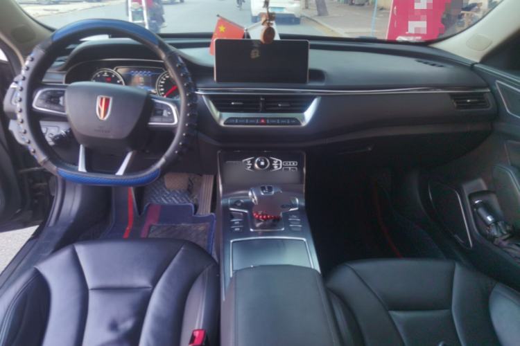 Used Hongqi H5 2022 Classic Model 1.8T Automatic Smart Connect Flagship Edition Center Console