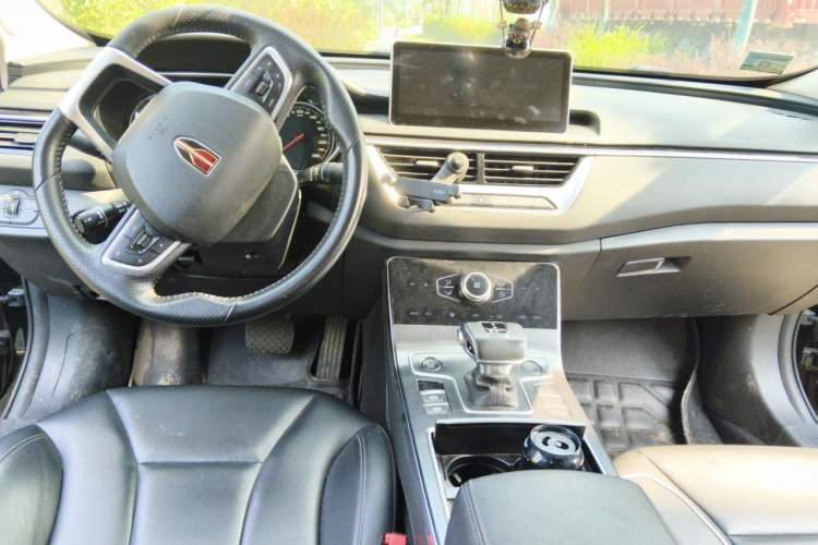 Used Hongqi H5 2022 Classic Model Facelift 1.5T DCT Qiyun Edition Center Console