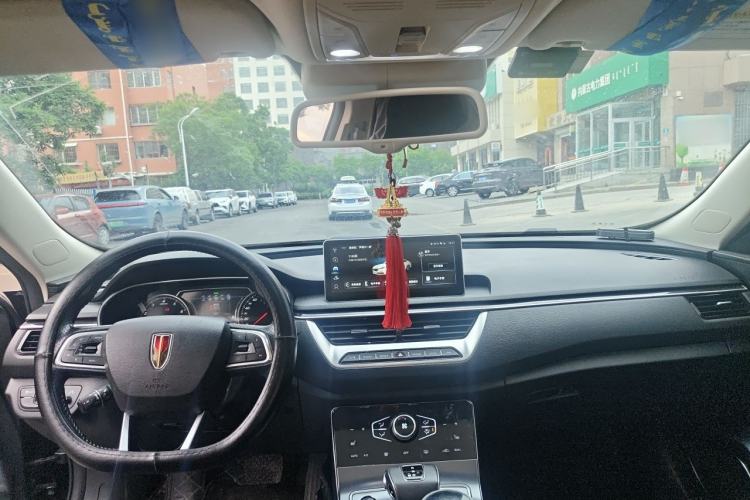 Used Hongqi H5 2022 Classic Model 1.8T Automatic Smart Connect Flagship Edition Center Console