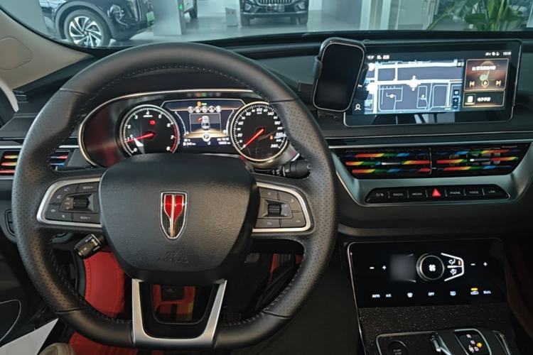 Used Hongqi H5 2022 Classic Model Facelift 1.8T Automatic Smart Connect Flagship Edition Center Console