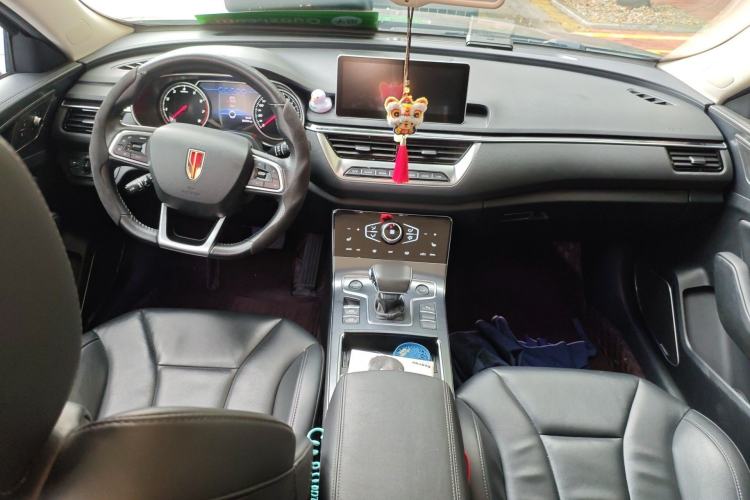Used Hongqi H5 2022 Classic Model 1.8T Automatic Smart Connect Flagship Edition Center Console