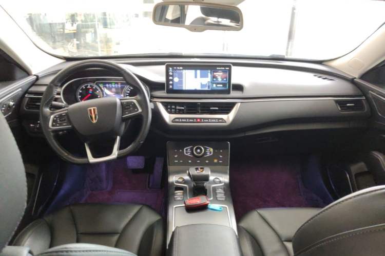 Used Hongqi H5 2022 Classic Model 1.8T Automatic Smart Connect Flagship Edition Center Console