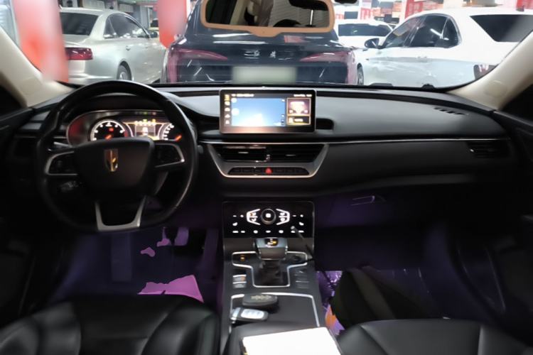 Used Hongqi H5 2022 Classic Model Facelift 1.8T Automatic Smart Connect Flagship Edition Center Console