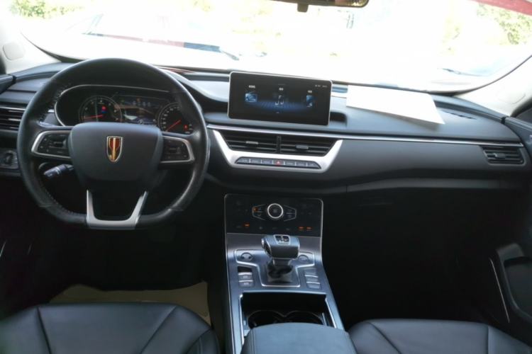 Used Hongqi H5 2022 Classic Model Facelift 1.5T DCT Qiyun Edition Center Console