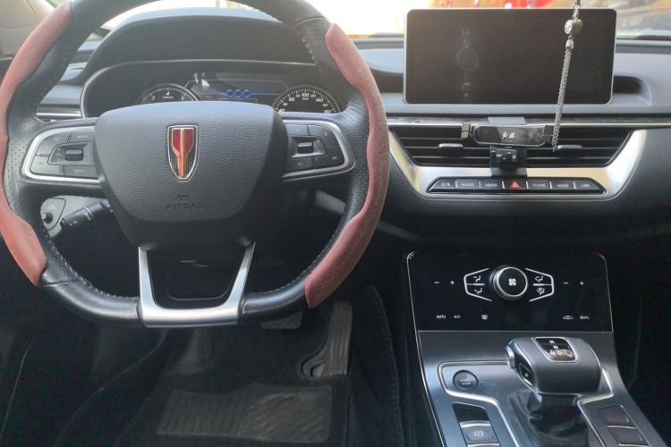 Used Hongqi H5 2022 Classic Model Facelift 1.5T DCT Qiyun Edition Center Console