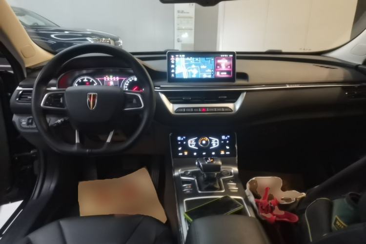 Used Hongqi H5 2022 Classic Model 1.8T Automatic Smart Connect Flagship Edition Center Console