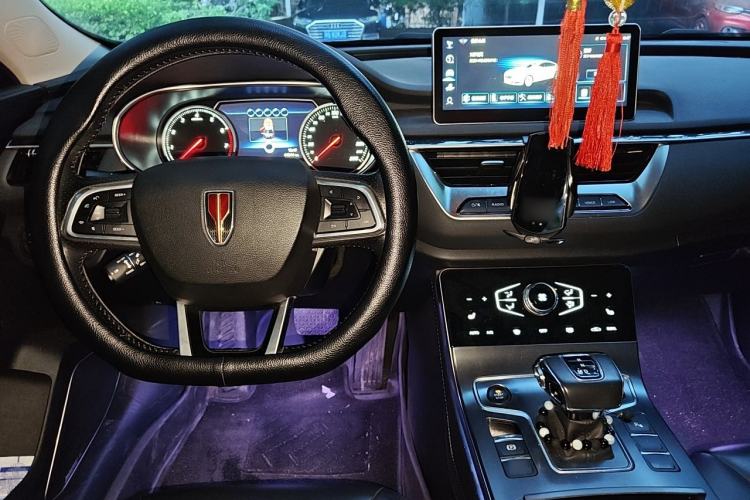 Used Hongqi H5 2022 Classic Model Facelift 1.8T Automatic Smart Connect Flagship Edition Center Console