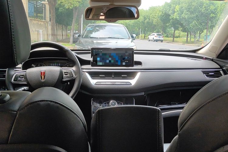 Used Hongqi H5 2022 Classic Model Facelift 1.8T Automatic Smart Connect Flagship Edition Center Console