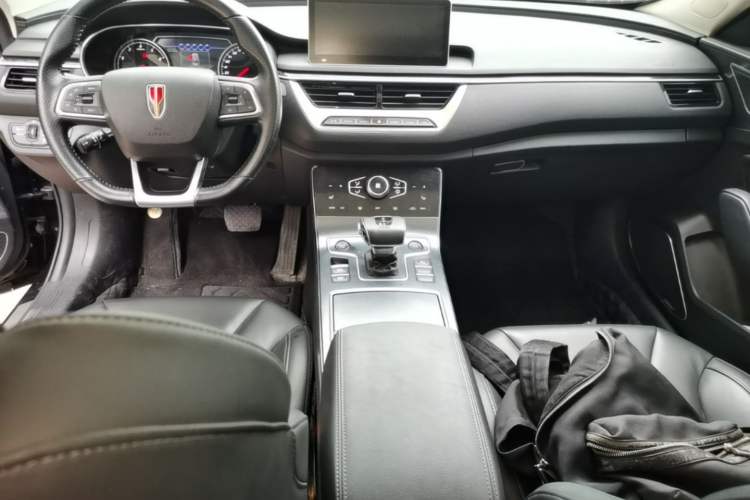 Used Hongqi H5 2022 Classic Model Facelift 1.8T Automatic Smart Connect Flagship Edition Center Console