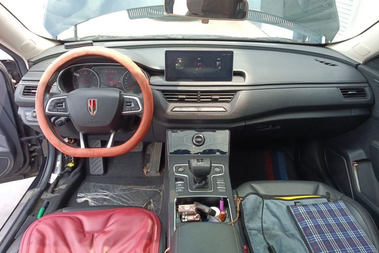 Used Hongqi H5 2022 Classic Model Facelift 1.5T DCT Qiyun Edition Center Console