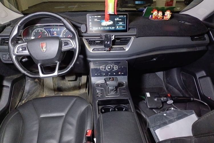 Used Hongqi H5 2022 Classic Model Facelift 1.8T Automatic Smart Connect Flagship Edition Center Console