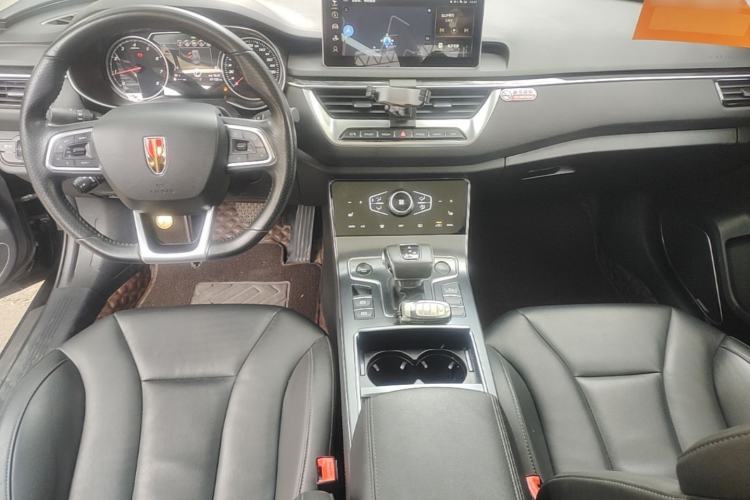 Used Hongqi H5 2022 Classic Model 1.8T Automatic Smart Connect Flagship Edition Center Console