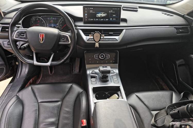Used Hongqi H5 2022 Classic Model Facelift 1.8T Automatic Smart Connect Flagship Edition Center Console