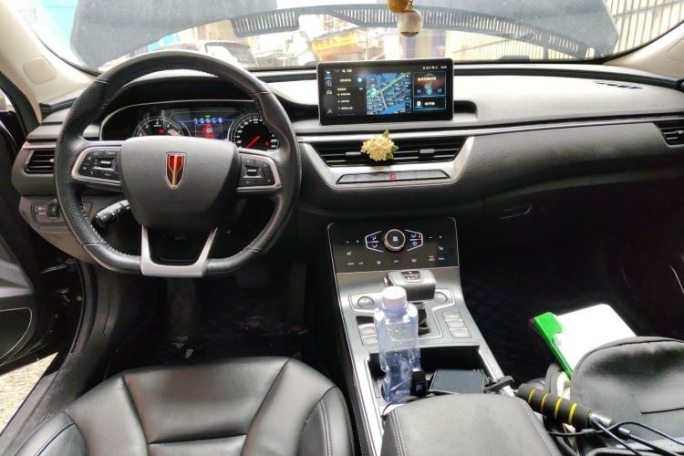 Used Hongqi H5 2022 Classic Model 1.8T Automatic Smart Connect Flagship Edition Center Console