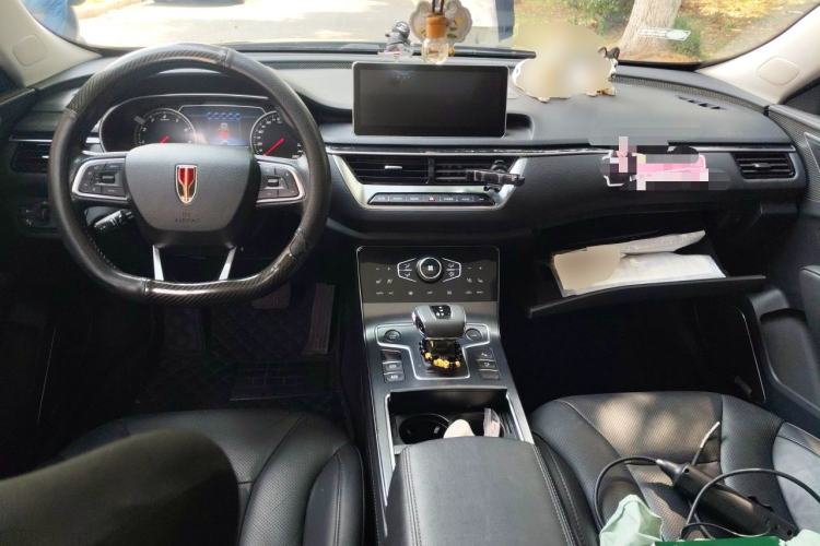 Used Hongqi H5 2022 Classic Model 1.8T Automatic Smart Connect Flagship Edition Center Console