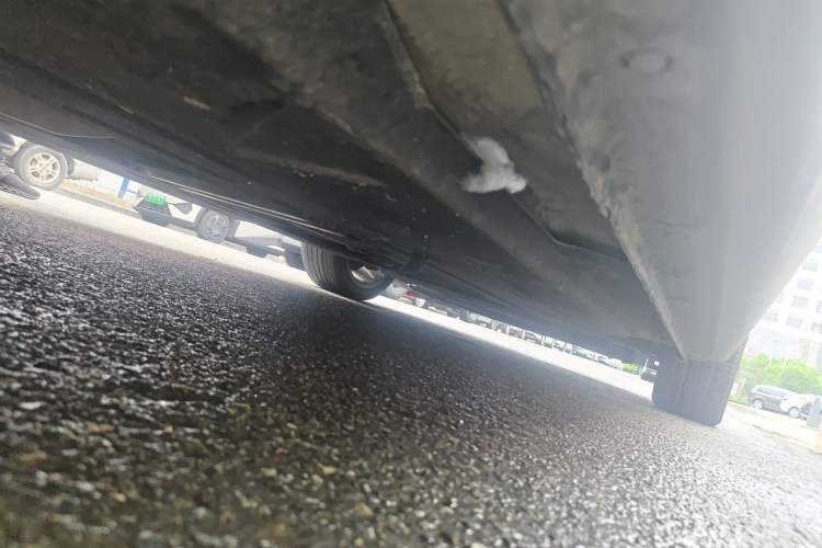 Used Hongqi H5 2022 Classic Model 1.8T Automatic Smart Connect Flagship Edition Chassis Rear Right