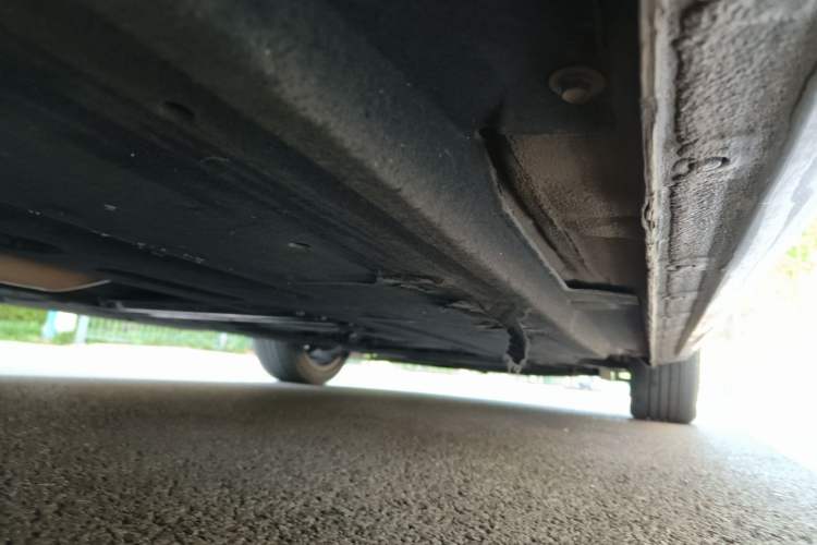 Used Hongqi H5 2022 Classic Model 1.8T Automatic Smart Connect Flagship Edition Chassis Rear Right