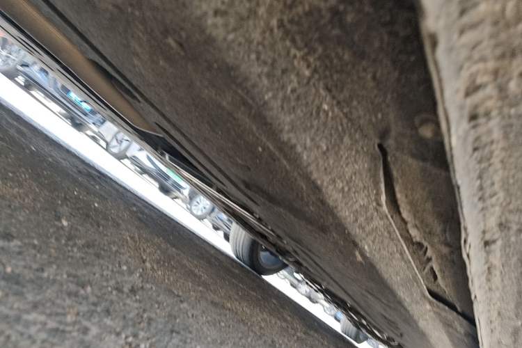 Used Hongqi H5 2022 Classic Model 1.8T Automatic Smart Connect Flagship Edition Chassis Rear Right