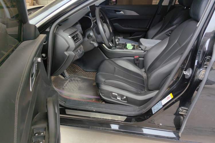 Used Hongqi H5 2022 Classic Model 1.8T Automatic Smart Connect Flagship Edition Driver Seat