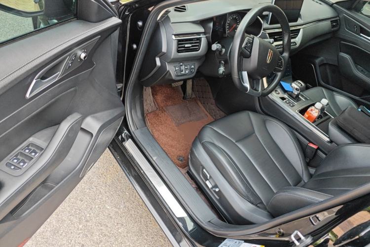 Used Hongqi H5 2022 Classic Model 1.8T Automatic Smart Connect Flagship Edition Driver Seat