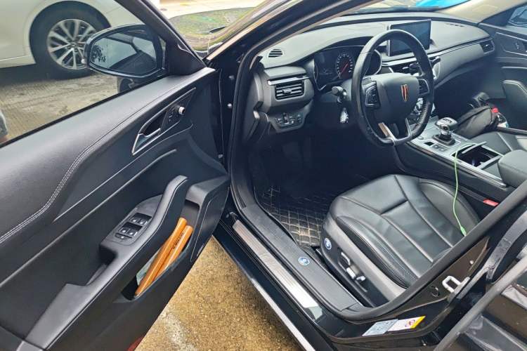 Used Hongqi H5 2022 Classic Model 1.8T Automatic Smart Connect Flagship Edition Driver Seat