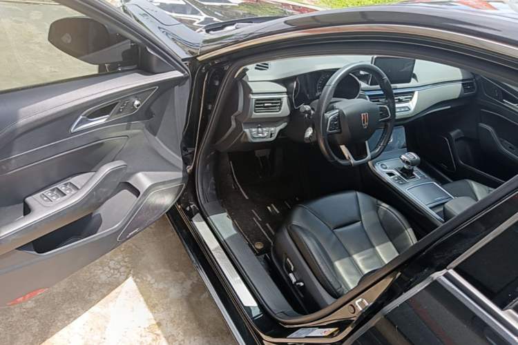 Used Hongqi H5 2022 Classic Model Facelift 1.8T Automatic Smart Connect Flagship Edition Driver Seat