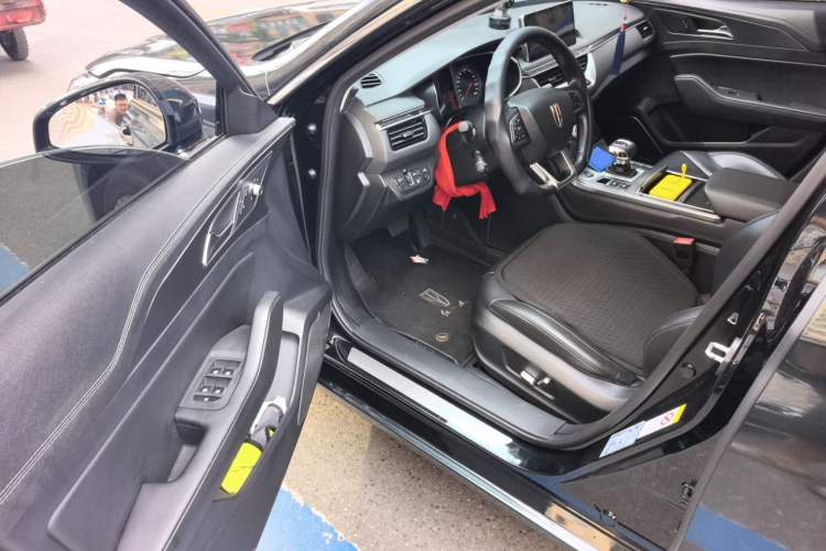 Used Hongqi H5 2022 Classic Model Facelift 1.8T Automatic Smart Connect Flagship Edition Driver Seat