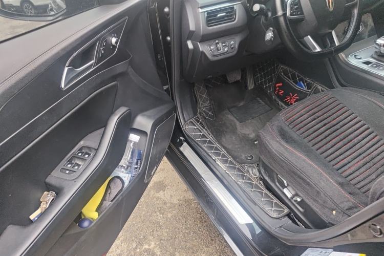Used Hongqi H5 2022 Classic Model 1.8T Automatic Smart Connect Flagship Edition Driver Seat