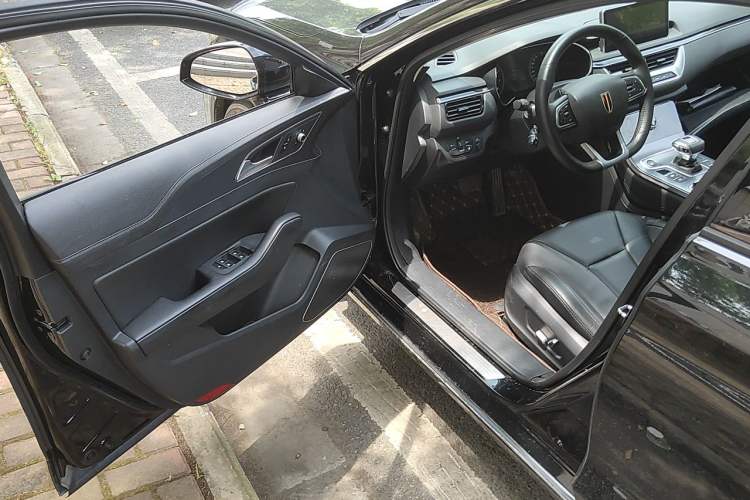 Used Hongqi H5 2022 Classic Model Facelift 1.8T Automatic Smart Connect Flagship Edition Driver Seat