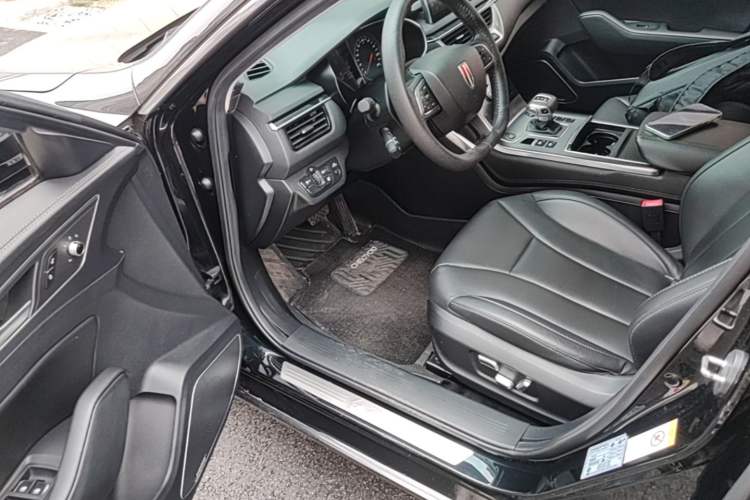 Used Hongqi H5 2022 Classic Model Facelift 1.8T Automatic Smart Connect Flagship Edition Driver Seat