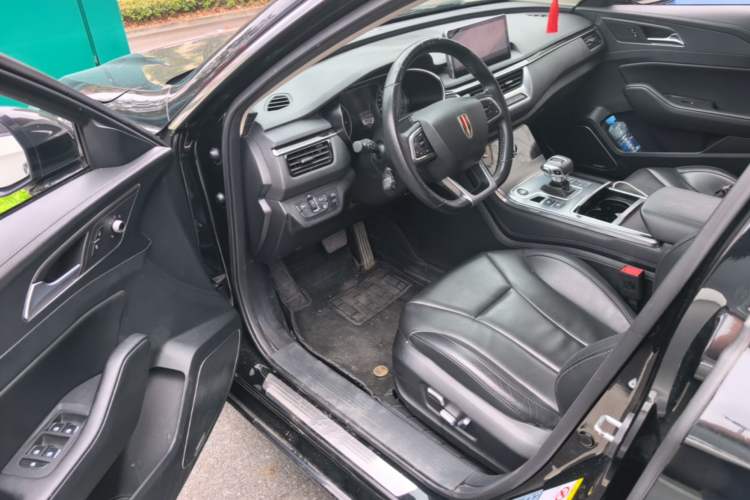 Used Hongqi H5 2022 Classic Model Facelift 1.8T Automatic Smart Connect Flagship Edition Driver Seat