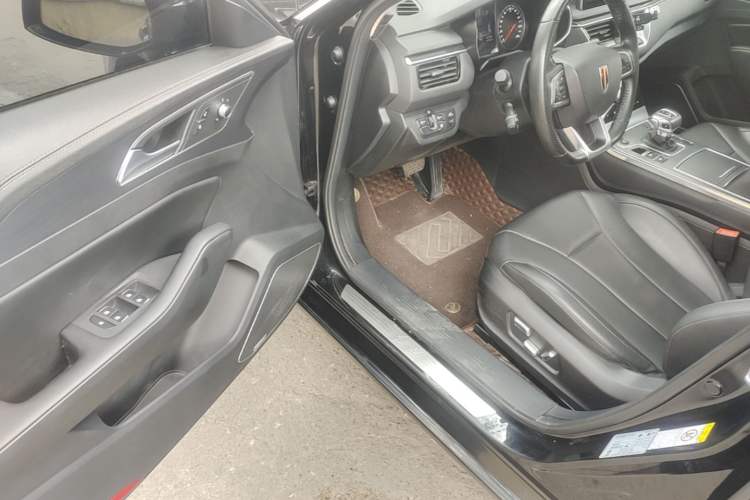 Used Hongqi H5 2022 Classic Model 1.8T Automatic Smart Connect Flagship Edition Driver Seat