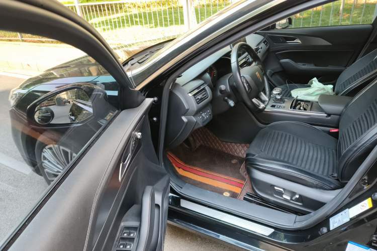 Used Hongqi H5 2022 Classic Model 1.8T Automatic Smart Connect Flagship Edition Driver Seat