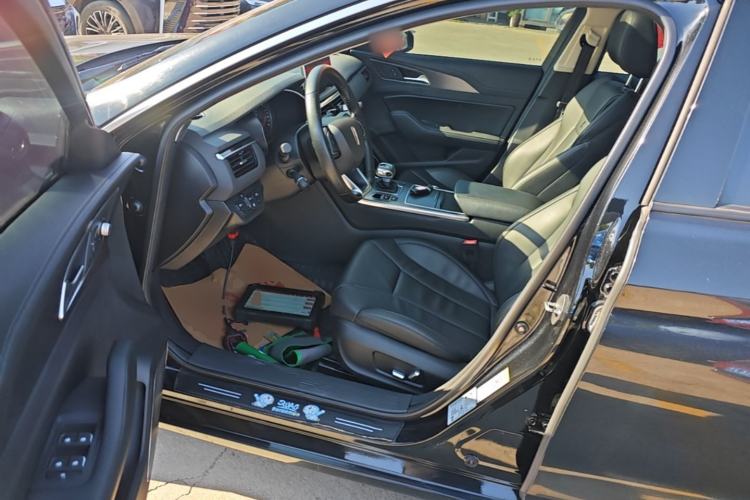 Used Hongqi H5 2022 Classic Model Facelift 1.8T Automatic Smart Connect Flagship Edition Driver Seat