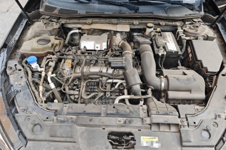 Used Hongqi H5 2022 Classic Model 1.8T Automatic Smart Connect Flagship Edition Engine Bay