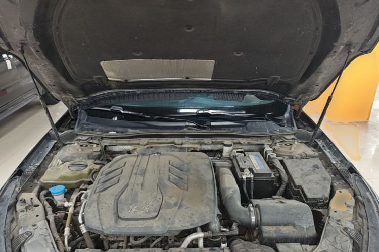 Used Hongqi H5 2022 Classic Model 1.8T Automatic Smart Connect Flagship Edition Engine Bay