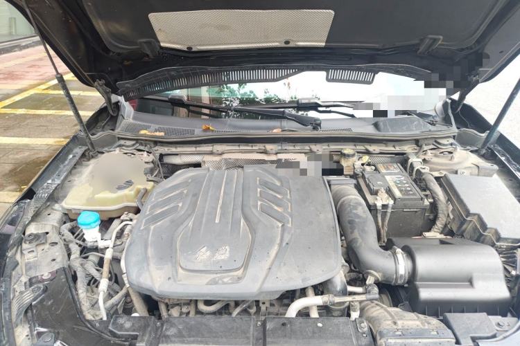 Used Hongqi H5 2022 Classic Model 1.8T Automatic Smart Connect Flagship Edition Engine Bay