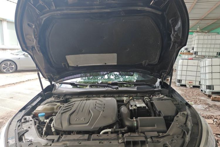 Used Hongqi H5 2022 Classic Model Facelift 1.8T Automatic Smart Connect Flagship Edition Engine Bay