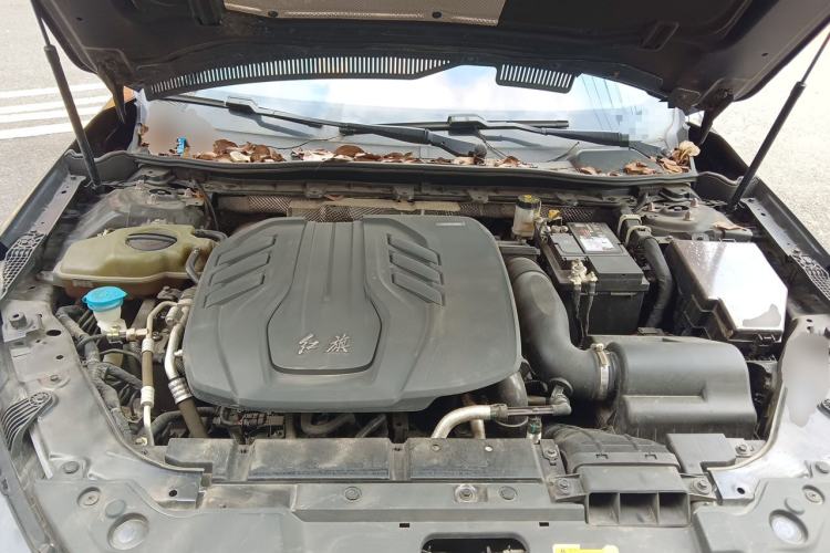 Used Hongqi H5 2022 Classic Model 1.8T Automatic Smart Connect Flagship Edition Engine Bay
